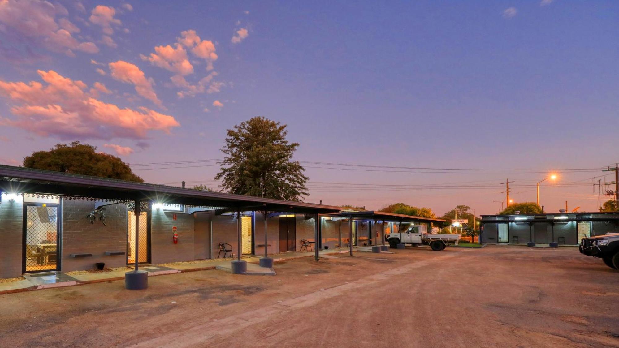Rose Motor Motel 3*